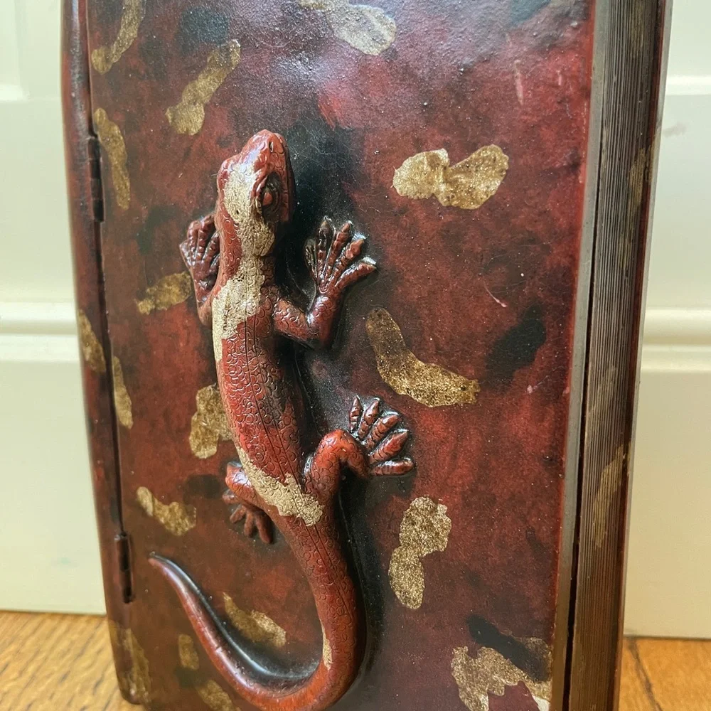 Hand Carved Lizard Wooden Keepsake Box Rustic Trinket Storage Decor